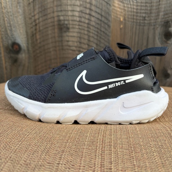 Nike Toddler Boys Girls 11C Flex Runner 2 Black White Sneaker Shoes Stretchy - Picture 2 of 8